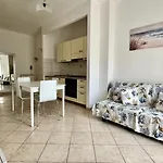 Garage Privato Elegante Bilocale Διαμέρισμα