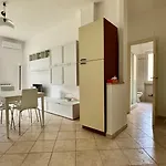 Garage Privato Elegante Bilocale Appartamento
