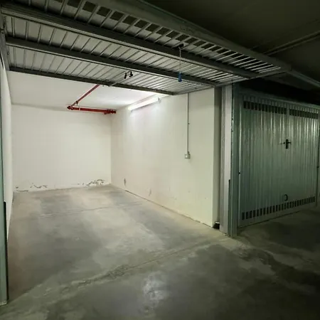 Garage Privato Elegante Bilocale Lägenhet *