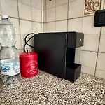 Garage Privato Elegante Bilocale Апартаменты *