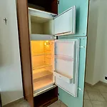 Garage Privato Elegante Bilocale Алассио