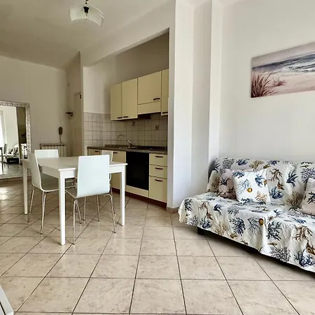 Garage Privato Elegante Bilocale Apartamento