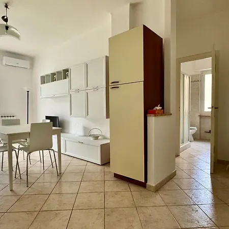 Garage Privato Elegante Bilocale Apartamento